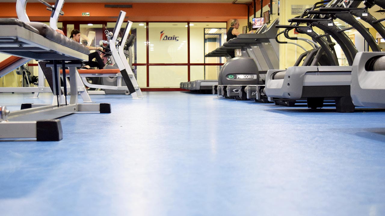 ΠΛΗΡΩΣ ΕΞΟΠΛΙΣΜΕΝΟ ΓΥΜΝΑΣΤΗΡΙΟ