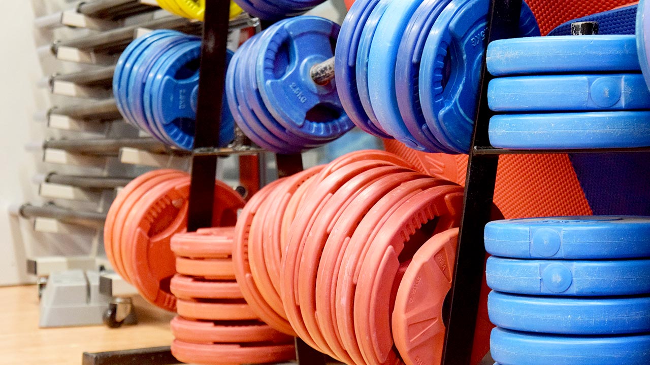 ΠΛΗΡΩΣ ΕΞΟΠΛΙΣΜΕΝΟ ΓΥΜΝΑΣΤΗΡΙΟ