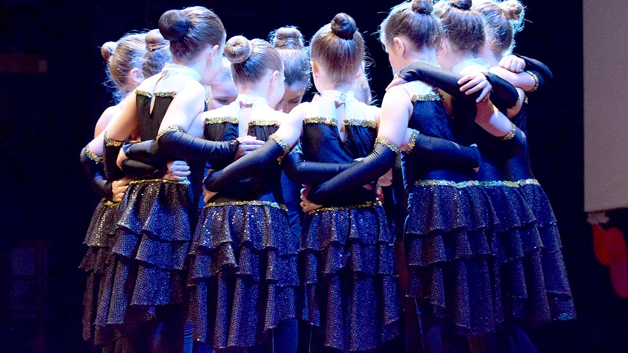 Young Μοντέρνος Χορός