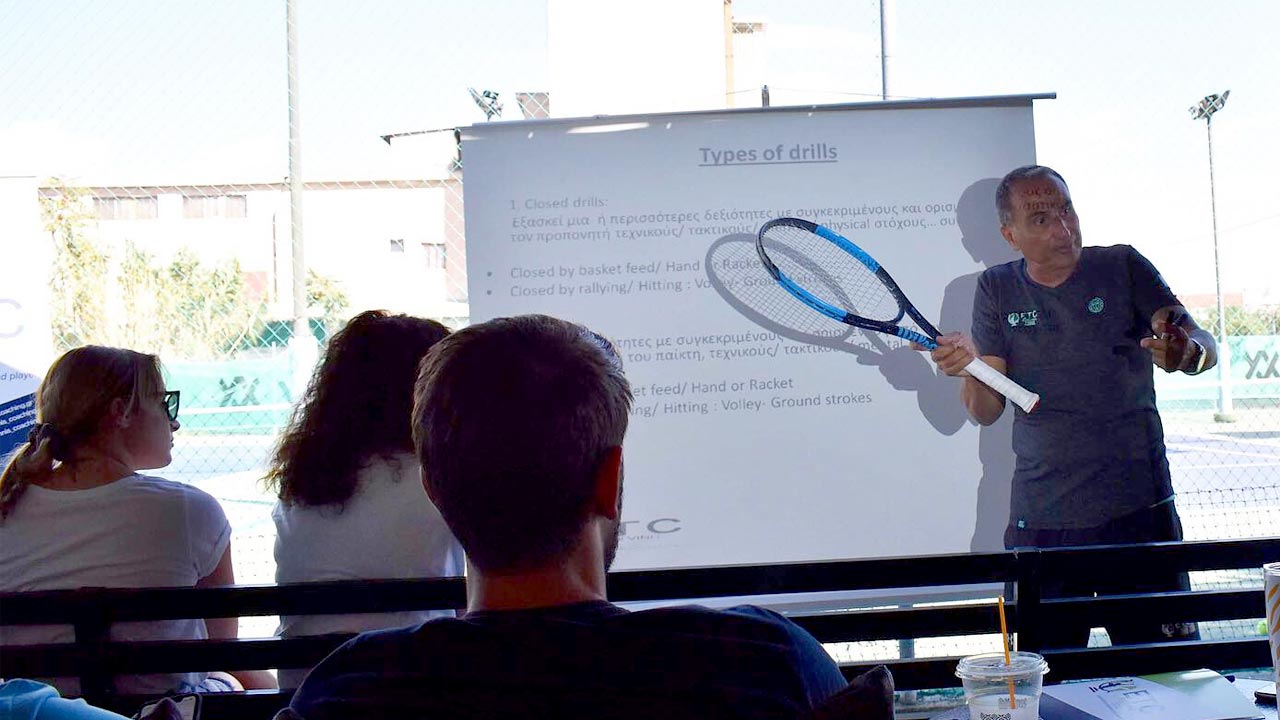 ΤΕΝΙΣ ΕΝΗΛΙΚΩΝ