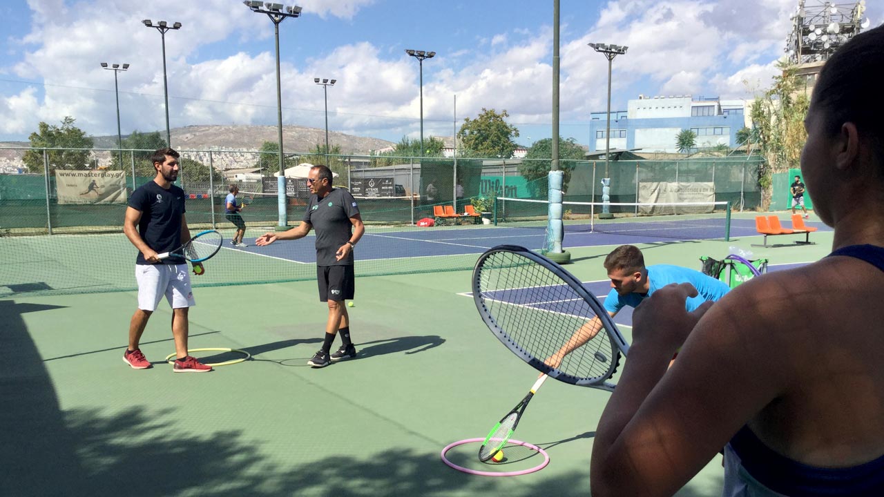 ΤΕΝΙΣ ΕΝΗΛΙΚΩΝ